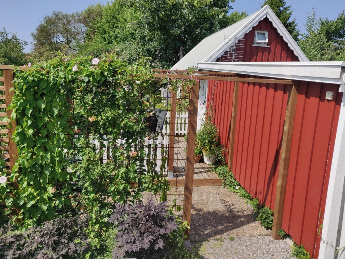 Lillstugan - Centralt Och Havsnaera I Lugnt Villomrade Falkenberg Exterior photo